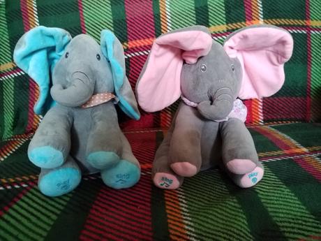 Sloníky peek a boo a klavír,