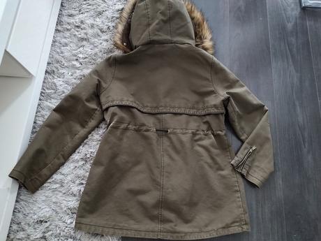 Vetrovka s kapucňou., l