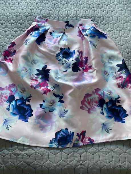 Kvetovaná midi sukňa, l