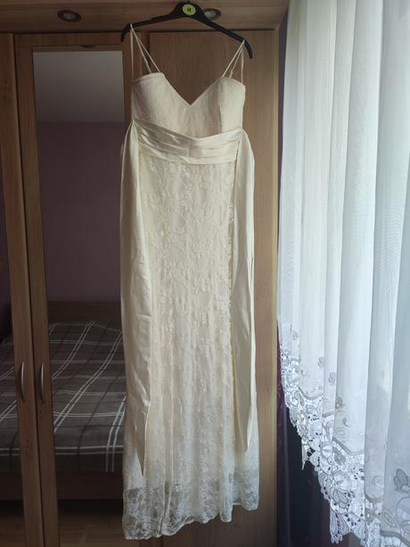 Slávnostné šaty, 42