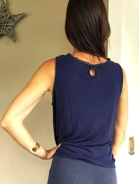 Tmavomodre tricko s vysivkou, h&m,s