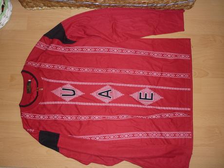 Čierno-červený pulover so zipsom, l