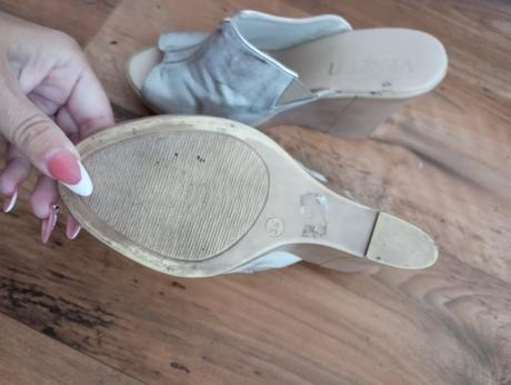 Bledé šľapky na platforme, 36