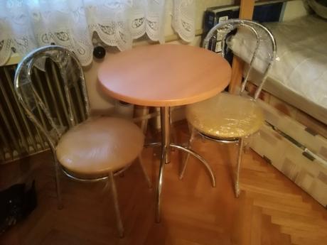 Stôl a stoličky, 