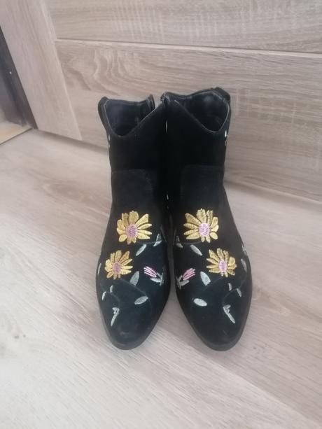 Vyšívané čižmičky kotnicky, 35