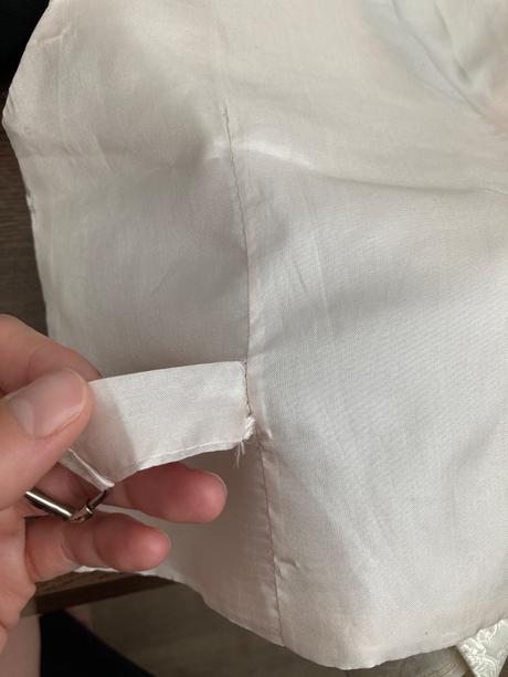 Slavnostna vesta, 86