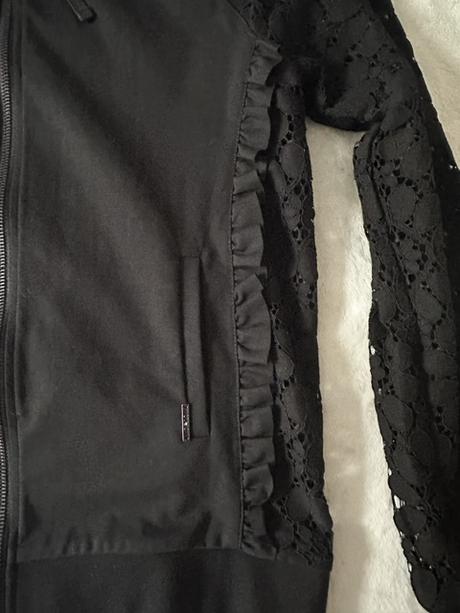 Čierna mikina na zips s volánikmi zn. liu jo, liu jo,l / m