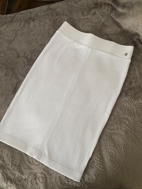 Guess úžasná sukňa s pc 89 e, guess,s