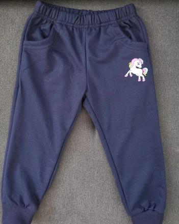 Tepláky s jednorožcom, 98