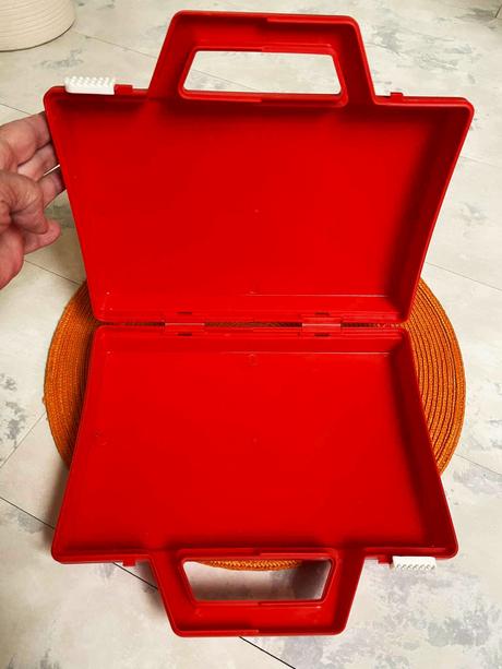 Plastový kufrík na výtvarnú, 