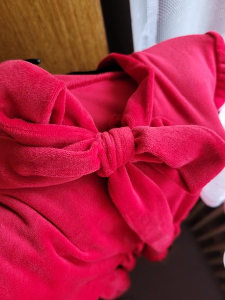 Zamatové šaty + doporučené poštovné, 152