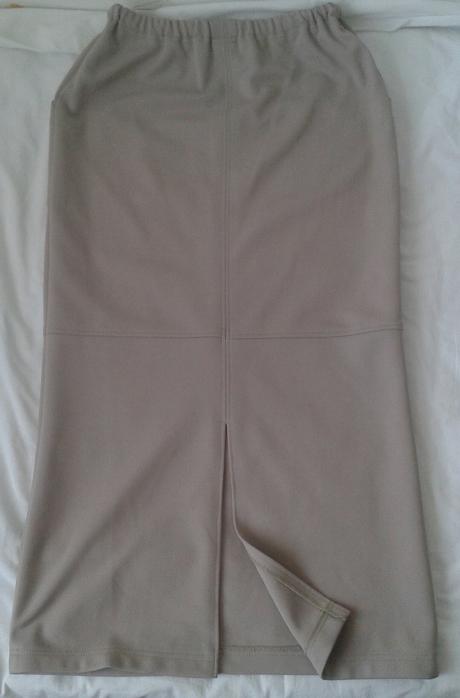 Športový kostým s dlhou sukňou, l