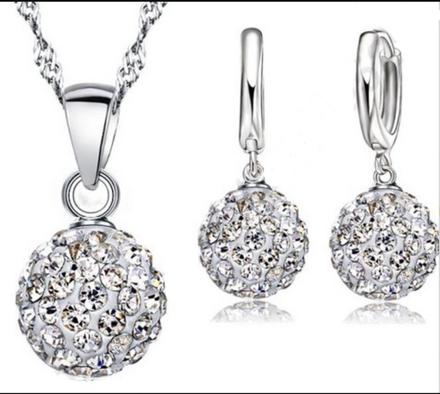 Trblietavý set- náušnice + retiazka s príveskom, 