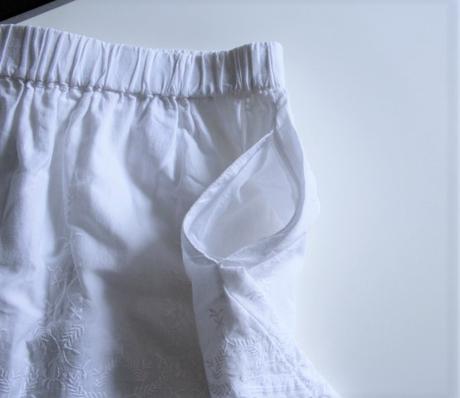 Sukienka s dierkovaním a vreckami na bokoch, h&m,36