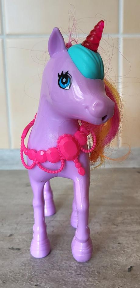 Jednorožec s farebnou hrivou, 