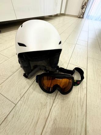 Detská lyziarská prilba a lyziarske okuliare, 