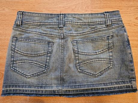 Predám dámsku riflovú minisukňu, m