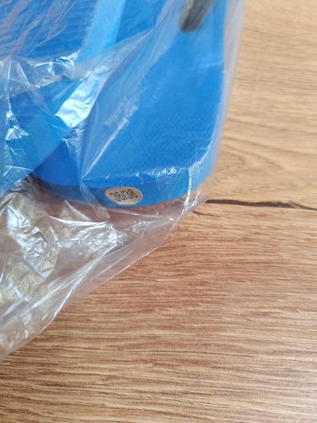 Modre zabky 36/38, 36