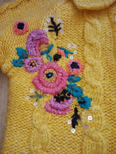 Vlneny vyšívaný sveter 2-3roky, 92