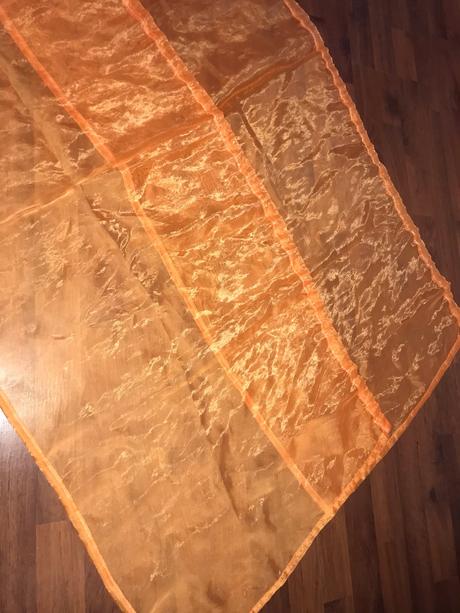 2 oranžové látky,