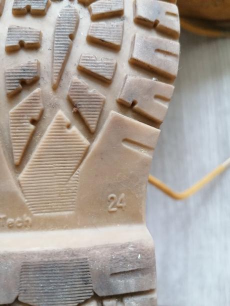 Prechodné topánocky, 24