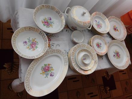 Porcelán krásny čehoslovákia 27 kusov,, 