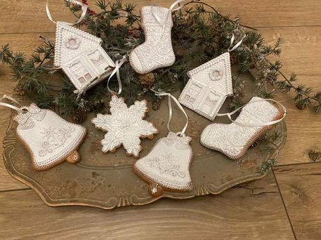 Medovník zvonček - perník s bielou polevou 1 ks, 