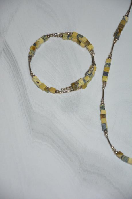 Náhrdelník a náramok, 